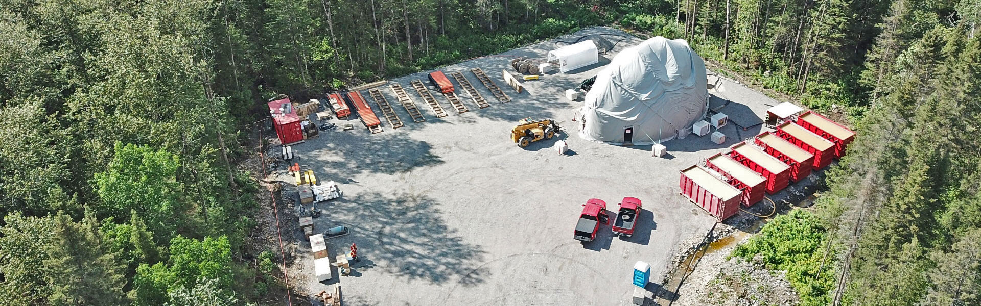 La cheminée de ventilation S6 a été excavée à l'aide d’un foret de forage Redbore 90EX pour relier les travaux souterrains profonds de la mine au système d'air frais depuis la surface, ce qui est essentiel pour assurer une durabilité à long terme.